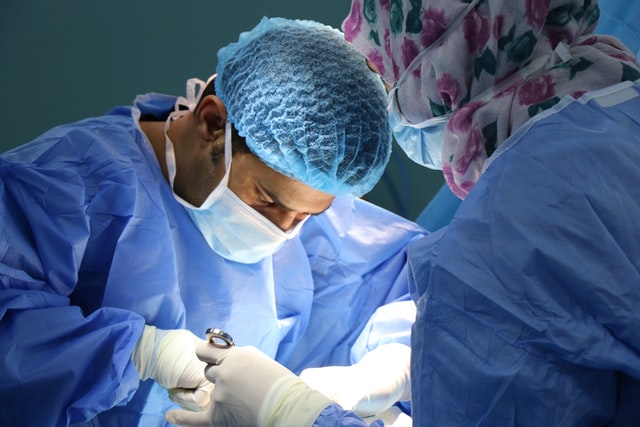 Do Surgeons Wear Diapers During Long Surgeries
